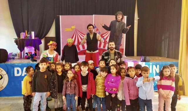 Ara tatile giren öğrenciler için tiyatro gösterisi