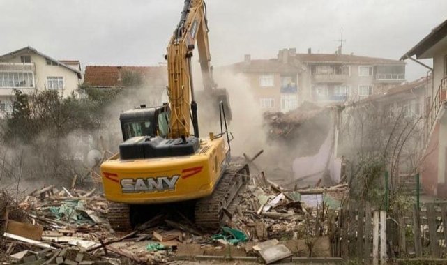 Asrın felaketini yaşayan ilçede yıkılan bina sayısı 111 oldu
