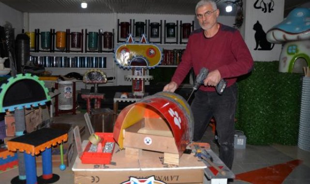 Atık ferforjeler, sokak kedilerine yuva oluyor