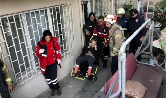 Avcılar'da evde düşen yaşlı kadınları kurtarmak için seferber oldular
