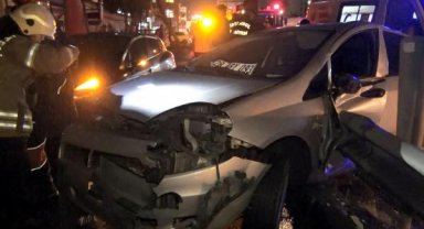 Avcılar'da iki otomobil çarpıştı: 2 yaralı