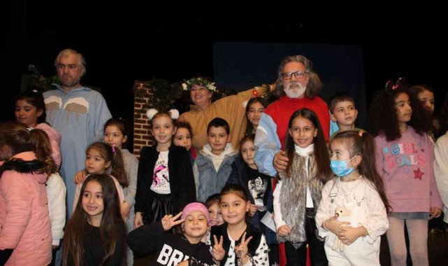 Aydın Büyükşehir Belediyesi Şehir Tiyatrosu çocuklara unutulmaz bir gün yaşattı