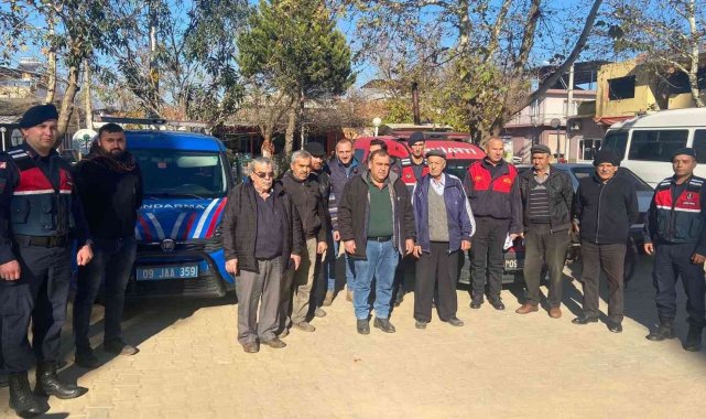Aydın'da jandarma ekipleri vatandaşları çeşitli konularda bilgilendirdi