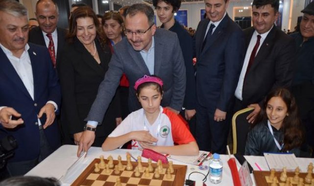 Bakan Kasapoğlu: Her evde mutlaka satranç oynayan birileri olsun