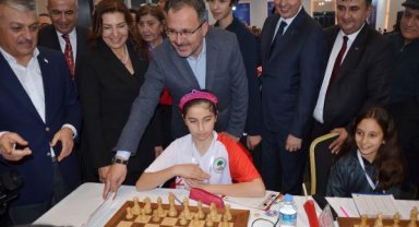 Bakan Kasapoğlu: Her evde mutlaka satranç oynayan birileri olsun