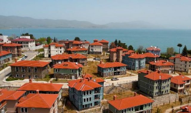 Bakan Kurum: Elazığ ve Malatya'da 31 bin 944 konut ve iş yeri teslim edildi