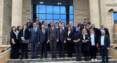 Bakan Özer, Bakü Mesleki Eğitim Merkezi'ni ziyaret etti