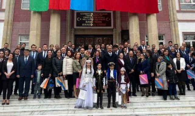 Bakan Özer, Bakü Türk Anadolu Lisesi'ni ziyaret etti
