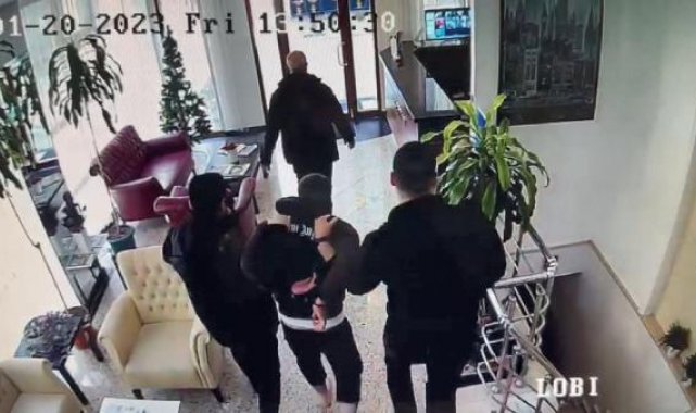 Bakırköy'de çocukluk arkadaşını boğazını keserek öldürdü