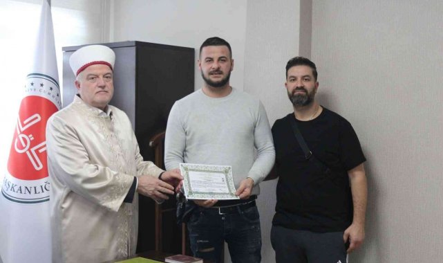 Barthelemy, 'Muhammed Mehdi' ismini alarak Müslüman oldu
