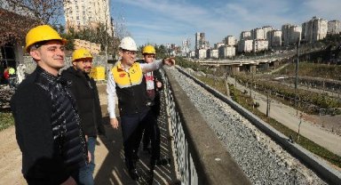 Başakşehir Belediye Başkanı Kartoğlu, gençlerle gençlik merkezini ziyaret etti