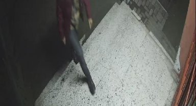 Başakşehir'de sitenin deposuna 2 kez giren hırsızlık şüphelisi kamerada