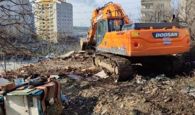 Başakşehir'deki son metruk bina da yıkıldı