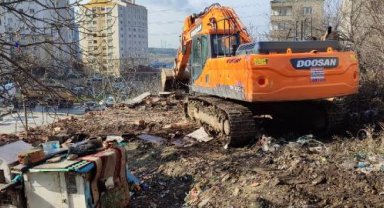 Başakşehir'deki son metruk bina da yıkıldı