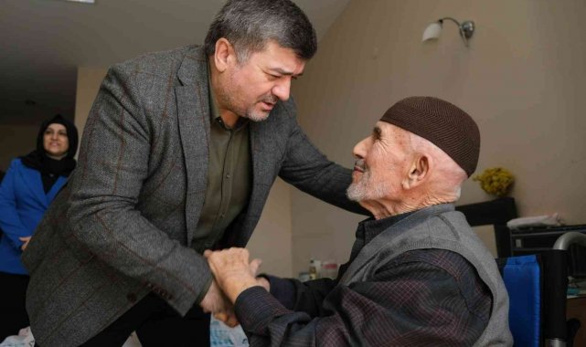 Başkan Aytekin Şenlikoğlu'ndan huzurevine ziyaret