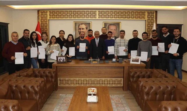 Başkan Kaplan sözleşmeli personelin kadro sevincine ortak oldu