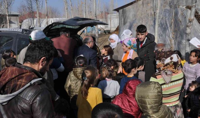 Başkan Turan'dan çocuklara bot ve mont desteği