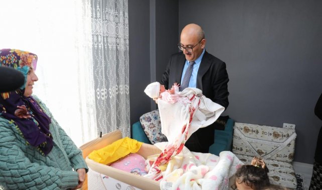 Başkan Vekili Aydın, bebek sahibi olan ailelerin sevincine ortak oldu