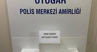 Bayrampaşa'da otomobildeki müzik setinde gizlenmiş 2 kilo uyuşturucuyla yakalandı