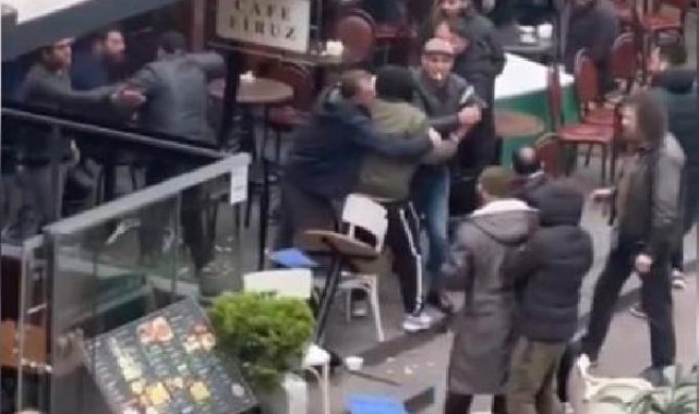 Beyoğlu'nda kafede baltalı saldırgan paniği
