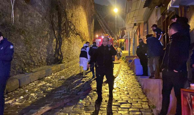 Beyoğlu'nda Ermeni Kilisesi'ndeki yangın söndürüldü: 1 ölü, 2 yaralı