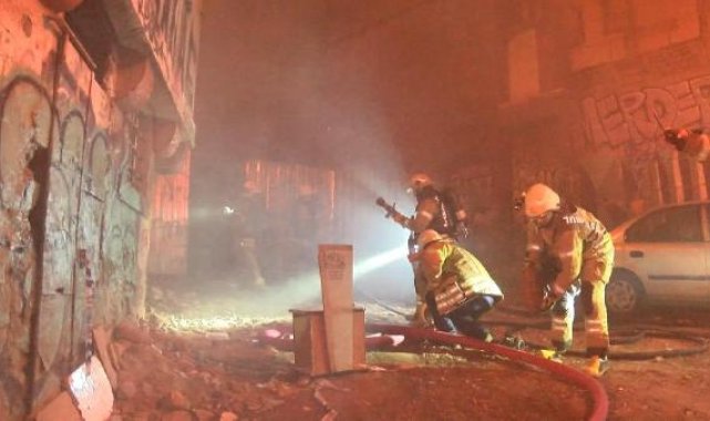 Beyoğlu'nda kilisenin lojman kısmında yangın: 1 ölü, 2 yaralı