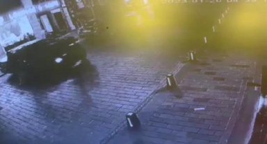 Beyoğlu'ndaki motosikletli kapkaççı kamerada