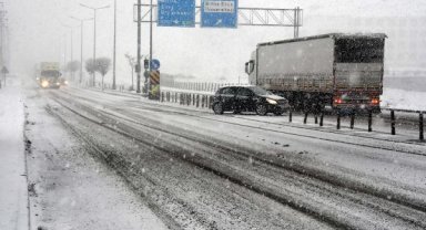Bitlis'te beklenen kar yağışı başladı