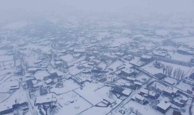 Bitlis'te kar yağışı etkisini sürdürüyor