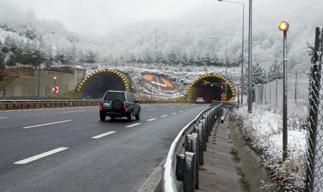 Bolu Dağı geçişinde kar, ulaşımı etkilemedi