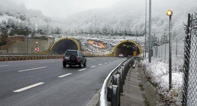 Bolu Dağı geçişinde kar, ulaşımı etkilemedi