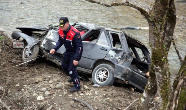 Bolu'da otomobil, dere yatağına uçtu: 5 yaralı
