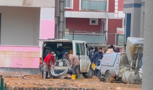 Bursa'da inanılmaz olay...3.kattan ağabeyinin üzerine düştü: 2 yaralı