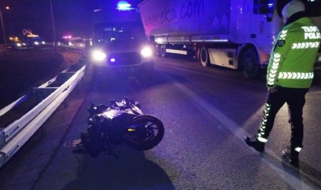 Bursa'da motosiklet bariyerlere çarptı; 1 ölü, 1 yaralı