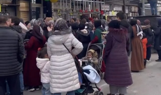 Bursa'da ucuzluk çılgınlığı...Kadınlar birbirini ezdi