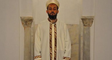 Camide imam, yeşil sahada başkan