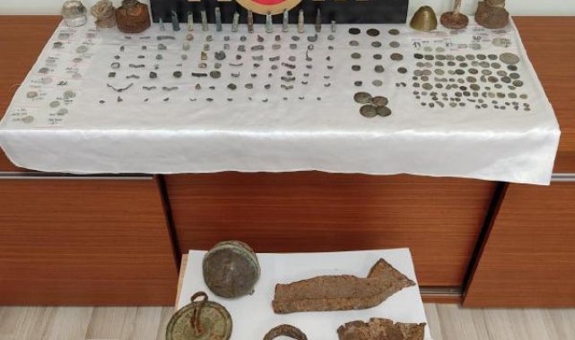 Çanakkale'de Osmanlı dönemi madalyaları ele geçirildi; 2 gözaltı