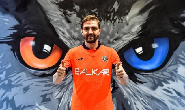 Caner Erkin resmen Başakşehir'de