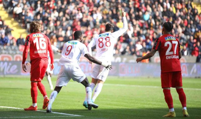 Caner Osmanpaşa ligdeki ilk golünü attı