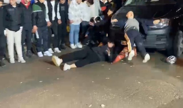 Çekmeköy'de halay çekenlerin arasına minibüsün daldığı anlar kamerada