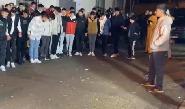 Çekmeköy'de minibüs asker eğlencesindekilere çarptı: 1 ölü 5 yaralı