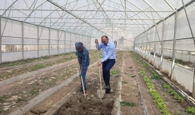 Çukurca Belediyesinin seralarında yeni ürünlerin ekimine başlandı