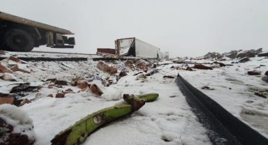 Diyarbakır'da muz yüklü TIR devrildi
