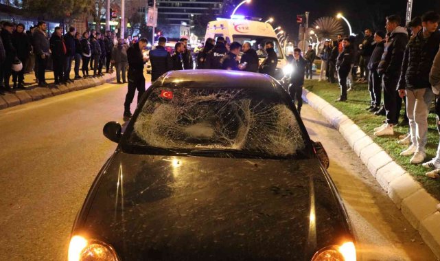 Edirne'de feci kaza: Otomobilin çarptığı 3 yayadan ikisi ağır yaralandı