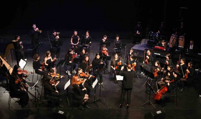 Efeler'den çocuklara sanat dolu tatil hediyesi
