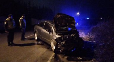 Ehliyetsiz sürücünün kullandığı otomobil bahçe duvarına çarptı: 4 yaralı