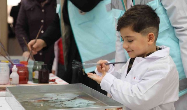 Elazığ'da anne ve çocuklarına ebru etkinliği