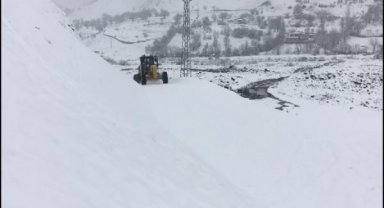 Elazığ'da kardan kapalı 146 köy yolundan 41'i açıldı