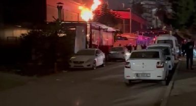 Elektronik eşya dükkanındaki yangın diğer iş yerlerine sıçramadan söndürüldü