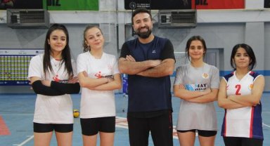 Erken yaşta evliliklerin önüne geçmek için kurduğu voleybol takımı 2'nci ligde